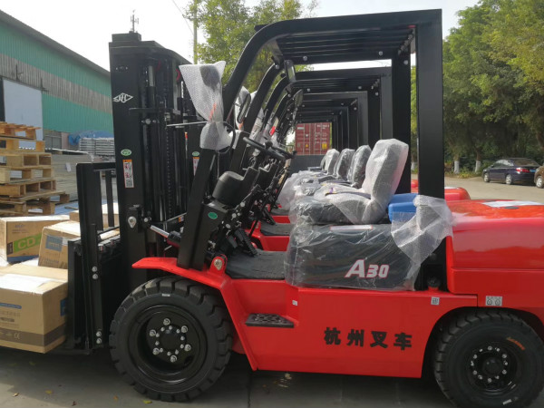 叉車轉(zhuǎn)向沉重？叫你這些方法排除！