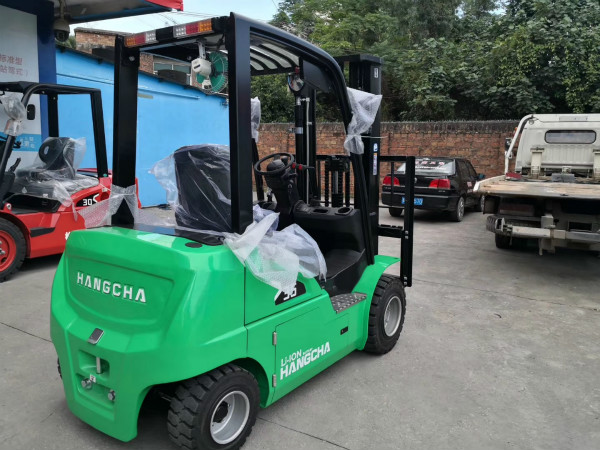 【干貨】電動(dòng)堆高車、電動(dòng)搬運(yùn)車的電機(jī)和繼電器應(yīng)該怎么保養(yǎng)？